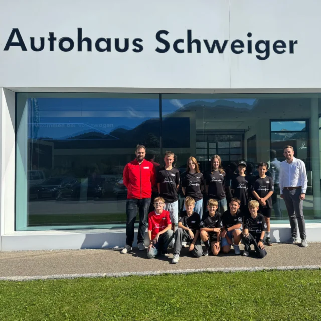 ⚽️ Das Jugendteam vom FC Lechaschau ist bereit! ⚽️⁠
Mit unserer Unterstützung treten die jungen Talente beim diesjährigen Volkswagen Junior Masters – dem größten Fußballnachwuchsturnier Österreichs – an. 💪🇦🇹⁠
⁠
In den Regionalturnieren messen sich Mannschaften aus ganz Österreich, ehe die besten Teams ins große Finale einziehen. 🏆🔥⁠
⁠
Wir wünschen unserem Team heute viel Erfolg, jede Menge Spaß und spannende Spiele – wir drücken euch fest die Daumen! 🙌🍀
