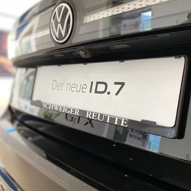 ⚡ 340 PS, Allrad, Automatik – der neue ID.7 Tourer GTX 4MOTION macht jede Fahrt zum Abenteuer.⁠
⁠
✨ IQ Light LED-Matrix-Scheinwerfer⁠
🌌 Panoramadach für den freien Blick⁠
♻️ Wärmepumpe für mehr Reichweite⁠
⁠
Ready, set, go! 🚘💨⁠
⁠
#ID7Tourer #GTX #ElektroPower #AutohausSchweiger